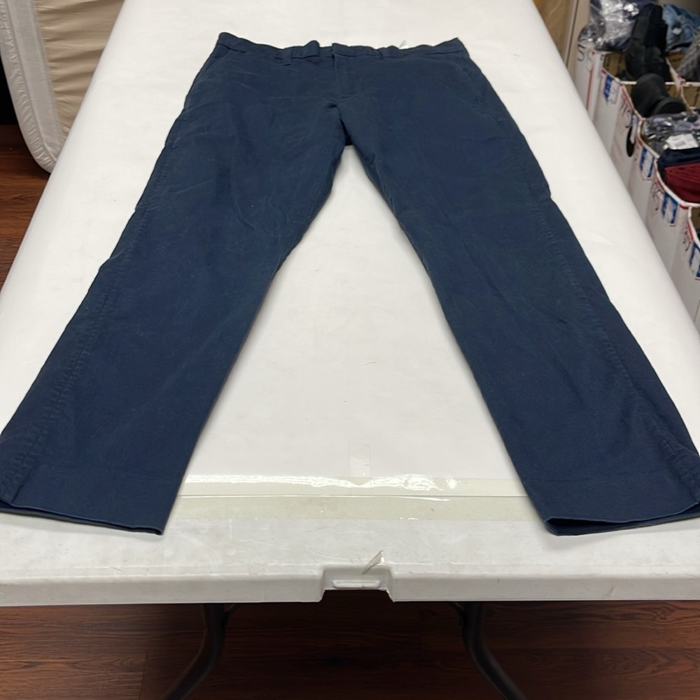 Vince Slim Fit/Griffith Size 32 Pants Navy blue Color